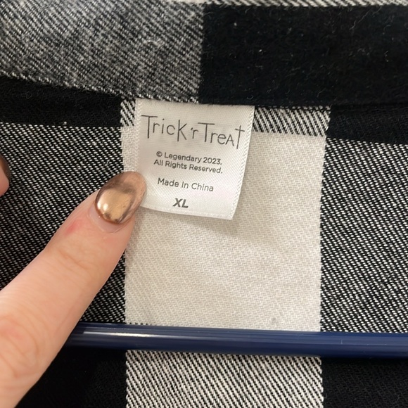 NWOT Trick’r Treat Flannel - Picture 4 of 8